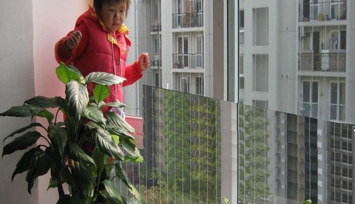 Sử dụng lưới bảo vệ an toàn ban công cần chú ý điều gì 1
