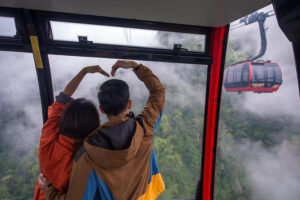 view-trong-cabin-cáp-treo-fansipan